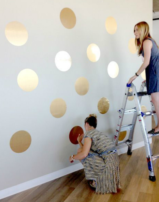 Arany matricával a legunalmasabb fal is feldobható. 