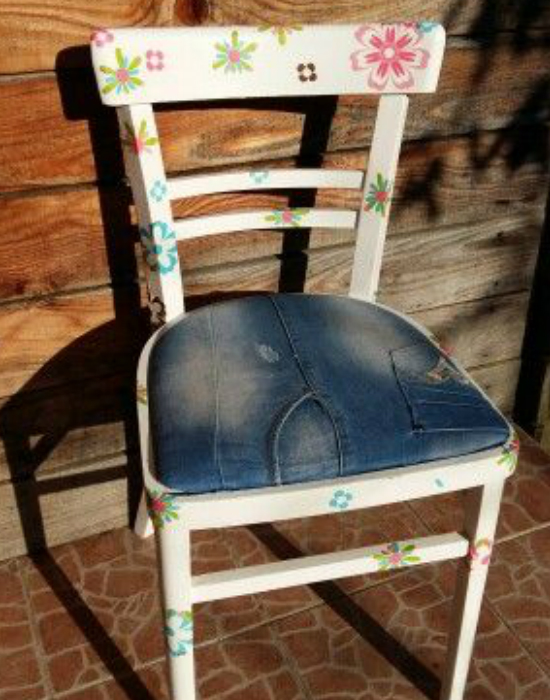 Kedvenc székünk kicsit másképp. Farmer huzattal, virágos mintákkal