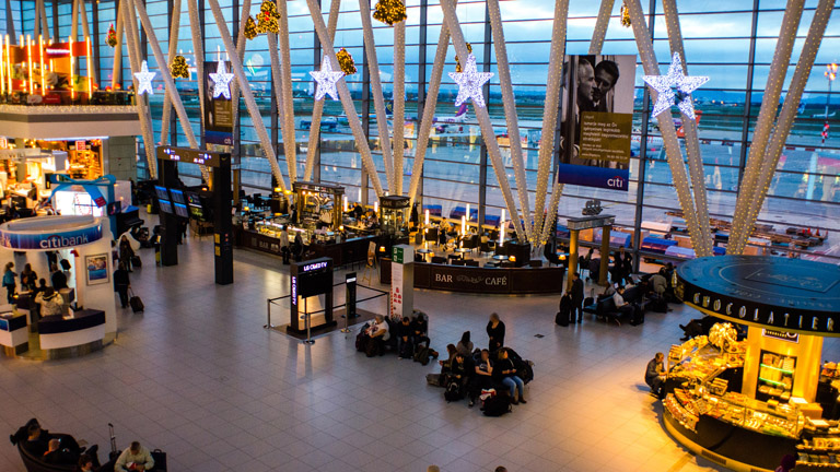 Az ünnepi díszbe öltözött Budapest Airport