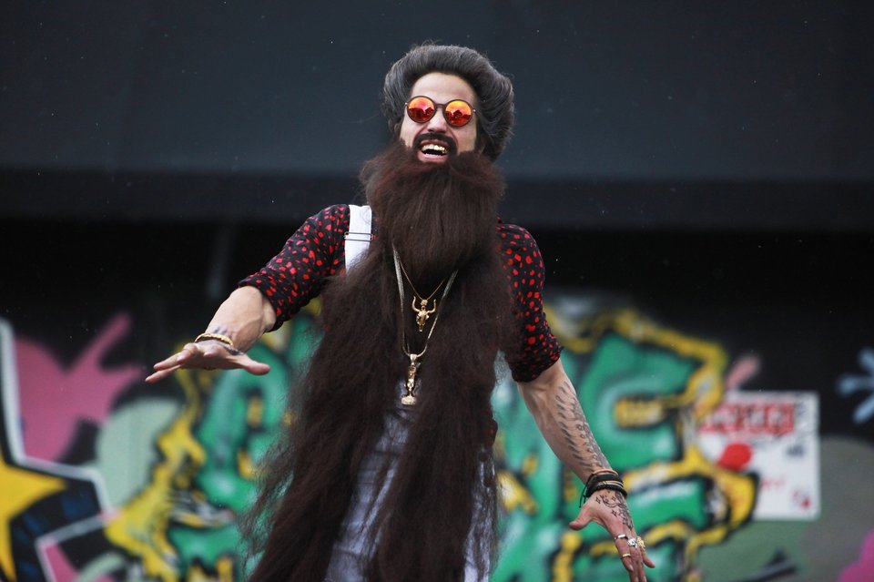 Itt a világ leghatalmasabb man bun-ja!