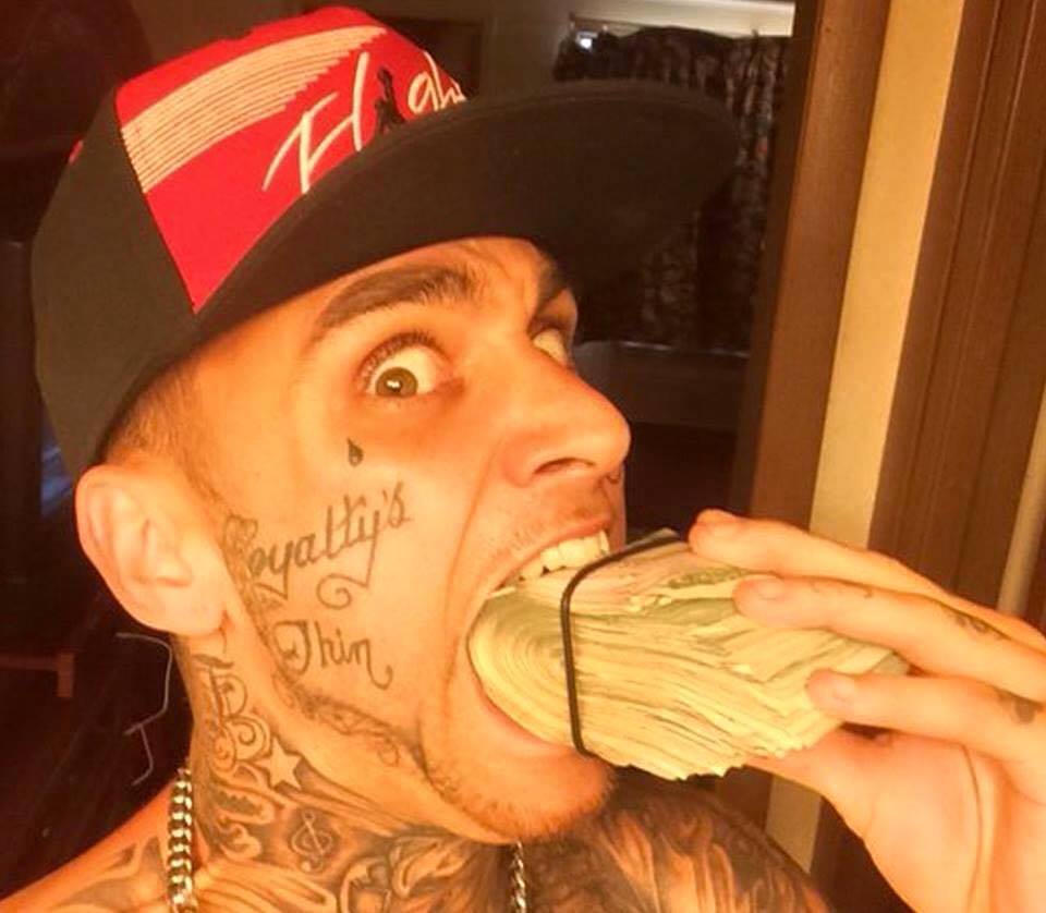 Pózolj lopott pénzzel (Fotó: Rachel DePompa/Facebook)