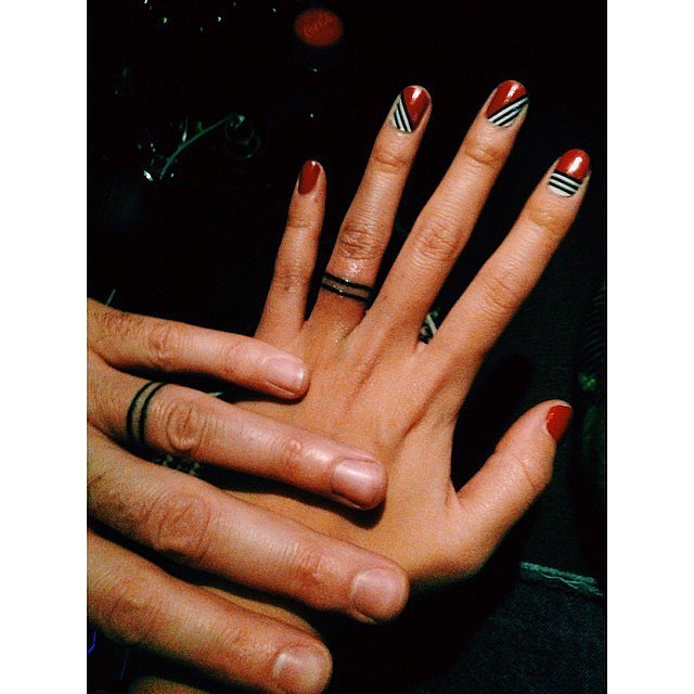 Tetoválásra cserélik a párok az eljegyzési gyűrűt