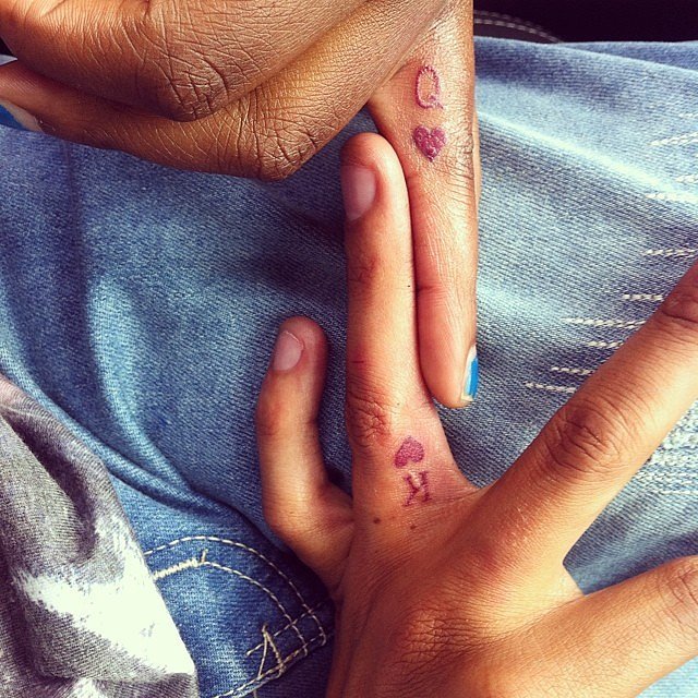 Tetoválásra cserélik a párok az eljegyzési gyűrűt