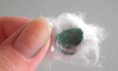 Így távolítsd el maradéktalanul a körömlakkot a körmeidről!