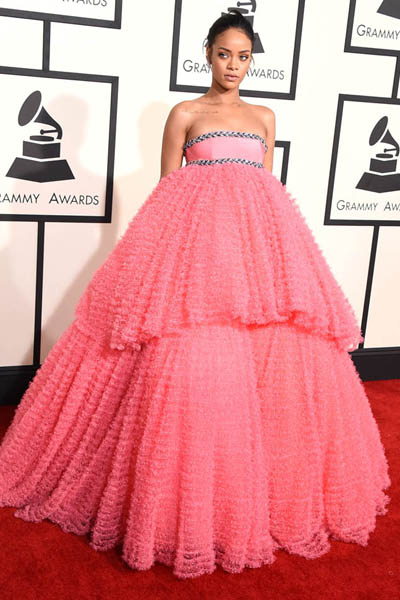 Ezek voltak 2015 legkínosabb vörös szőnyeges divatkatasztrófái - galéria