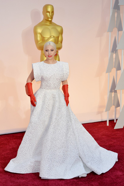 Ezek voltak 2015 legkínosabb vörös szőnyeges divatkatasztrófái - galéria