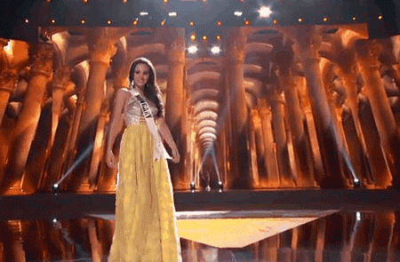 Vajna Tímea a repülőn is dolgozik