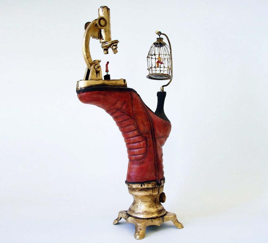 Extravagáns cipőszobrokkal meséli el történeteit - lenyűgöző fotók Extravagáns cipőszobrokkal meséli el történeteit - lenyűgöző fotók