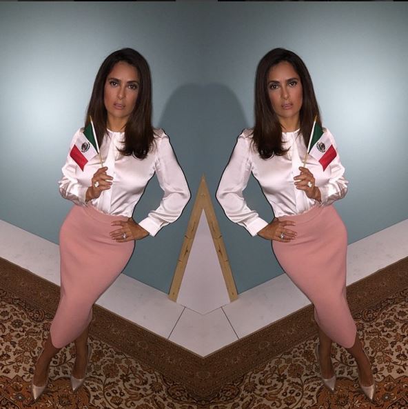 Elképesztően vékony Salma Hayek dereka