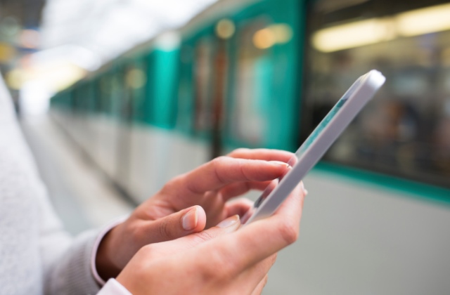 Hamarosan elég lesz a mobilt felmutatni a vonatokon