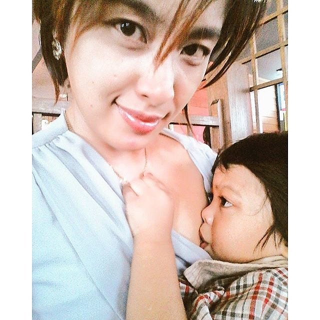 2015 a brelfie, azaz a szoptatós szelfi éve volt