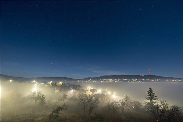 Hatalmas köd van Pécsett és Dobogókőnél - fotók