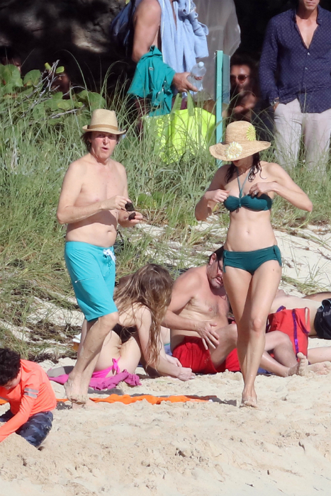 Ilyen félmeztelenül a 73 éves Paul McCartney