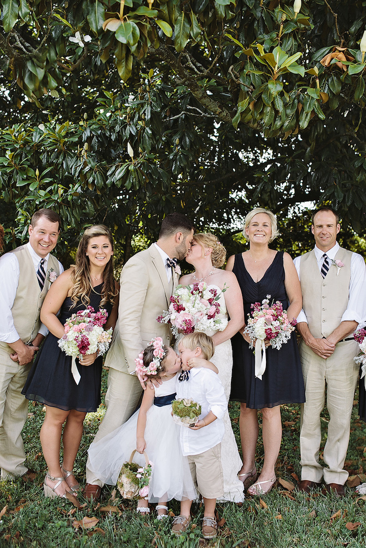 Spontán csókkal lepte meg gyűrűhordzó pajtását a négyéves kislány - cuki fotü