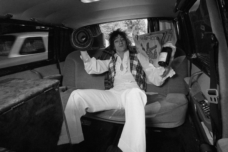 Rod egy limóban bulizik