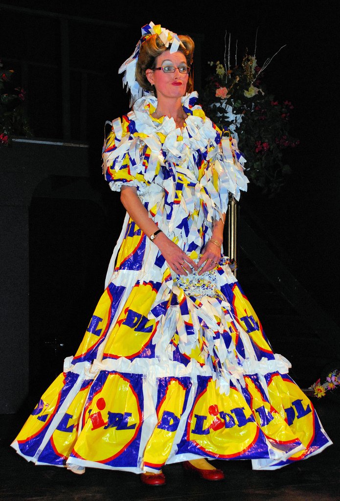 Szatyorköltemények a kifutón