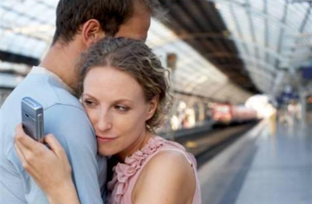 100 ezren keresnek a neten szeretőt