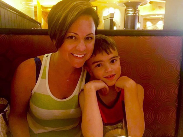 Csodás sminkkel ajándékozta meg a kisfiát az édeasanya Csodás sminkkel ajándékozta meg a kisfiát az édeasanya