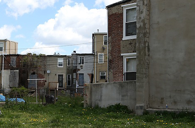 Szexre kényszerítették a nőket a lakásfelújításért cserébe