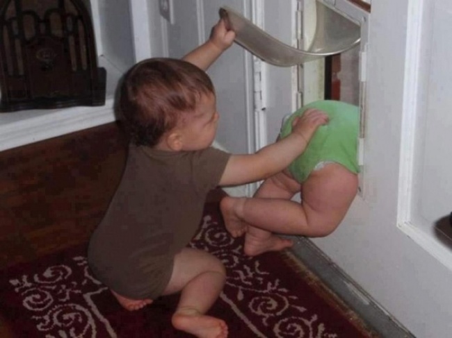 Mi csinálnak a gyerekek, amikor 2 percre magukra hagyják őket? Hát ezt! - vicces képek