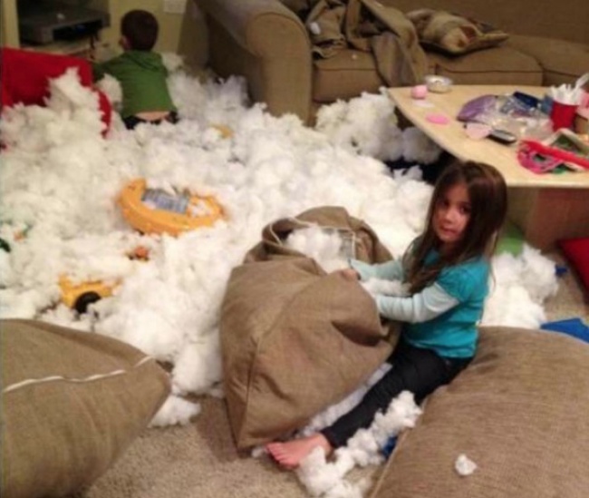 Mi csinálnak a gyerekek, amikor 2 percre magukra hagyják őket? Hát ezt! - vicces képek