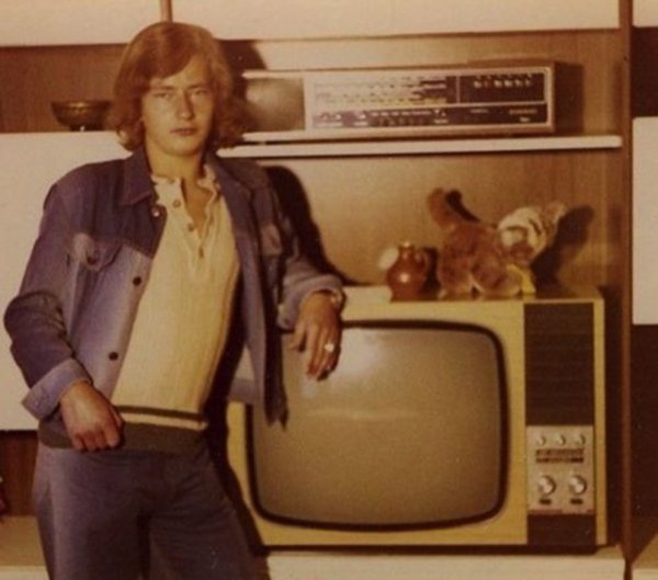 Retro képeken: pózolj a tévével