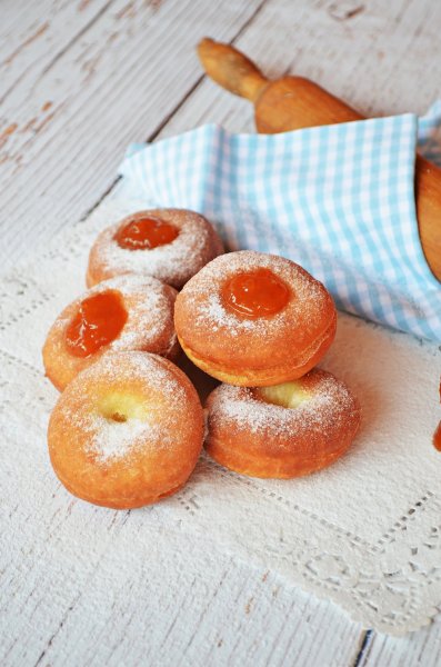 Dagasztás nélküli Berliner fánk bögrésen