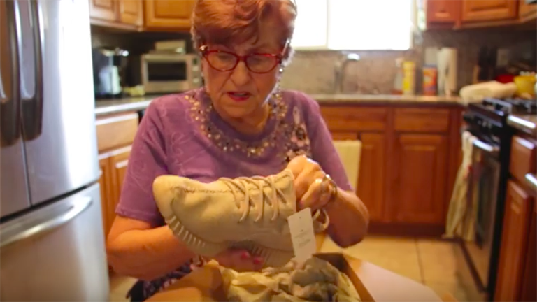 Ezt a nagyit egyáltalán nem hozzák lázba a Yeezy cipők - vicces videó