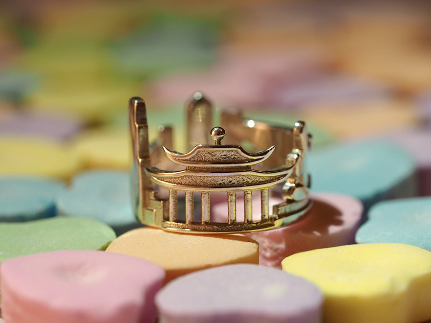 Egész városképek apró gyűrűkön 