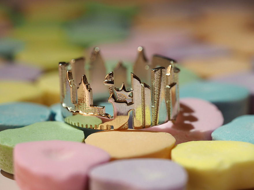 Egész városképek apró gyűrűkön 