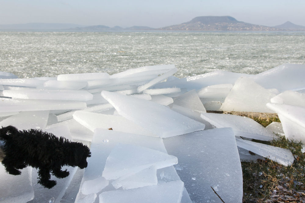 Nézegess szép képeket a befagyott Balatonról