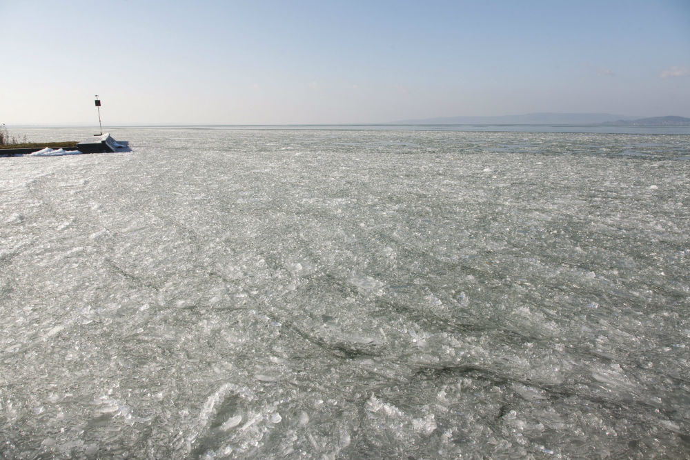 Nézegess szép képeket a befagyott Balatonról