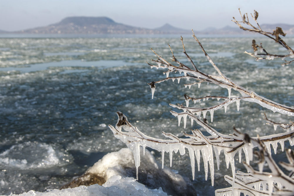 Nézegess szép képeket a befagyott Balatonról