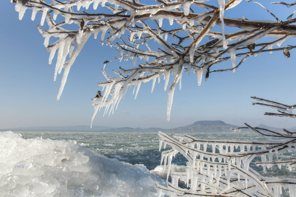 Nézegess szép képeket a befagyott Balatonról