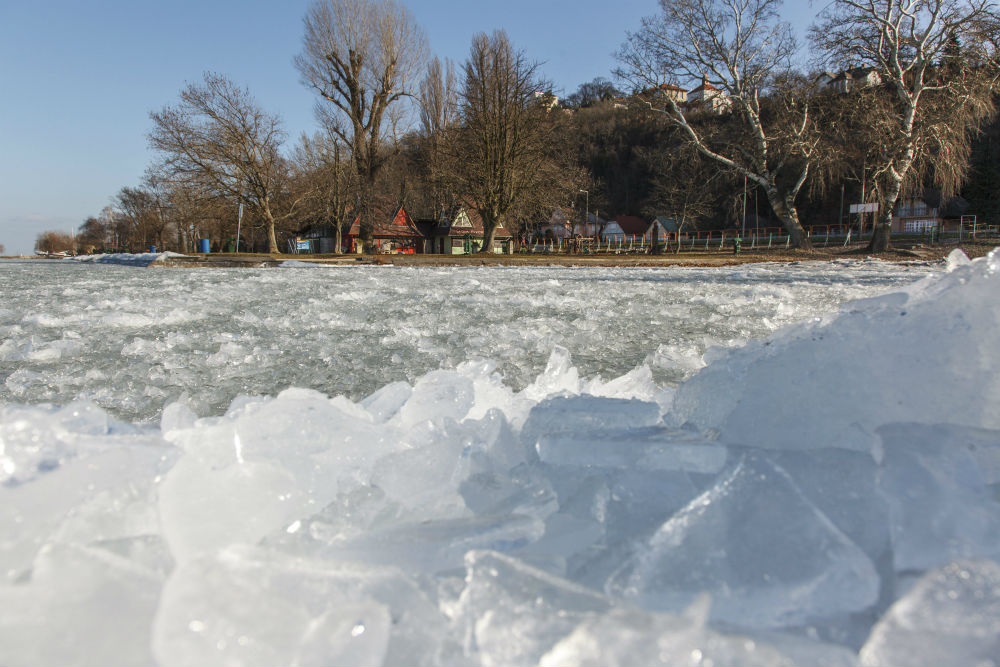 Nézegess szép képeket a befagyott Balatonról