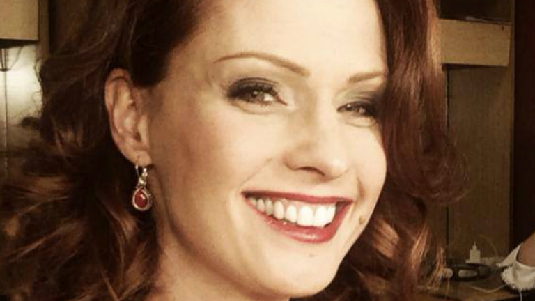 Dobó Kata bordélyház-tulajdonosnak állt