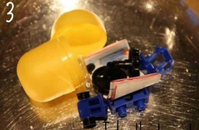 Megfulladt egy 3 éves kislány a Kinder tojásba rejtett játéktól