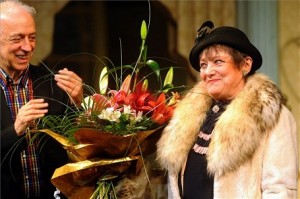 Baleset érte Csűrös Karolát, a Szomszédok legendás színésznőjét