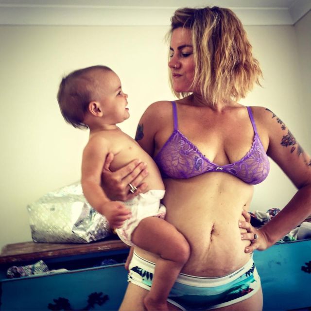 Végre egy brutálisan őszinte hang, aki kiáll az anyukákért