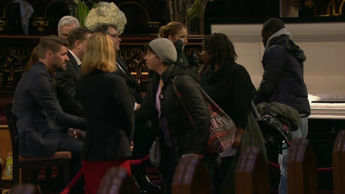 Celine Dion: megrázó felvételek a férje temetéséről