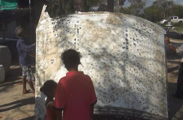 Az eltűnt maláj gép roncsdarabját találhatták meg