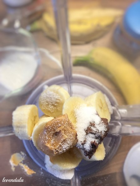 Nutellás mogyoróvajas banánturmix az aktív reggelekért