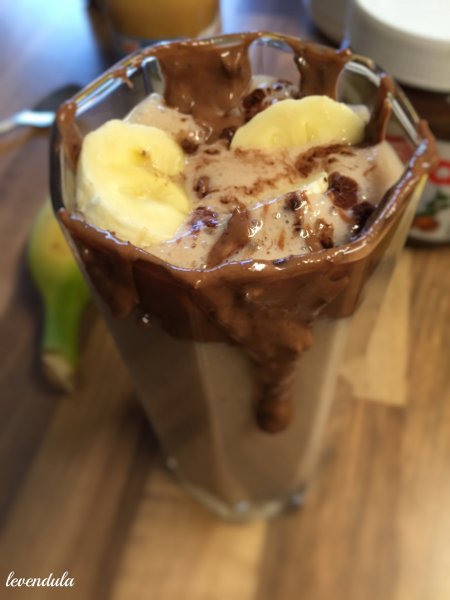 Nutellás mogyoróvajas banánturmix az aktív reggelekért