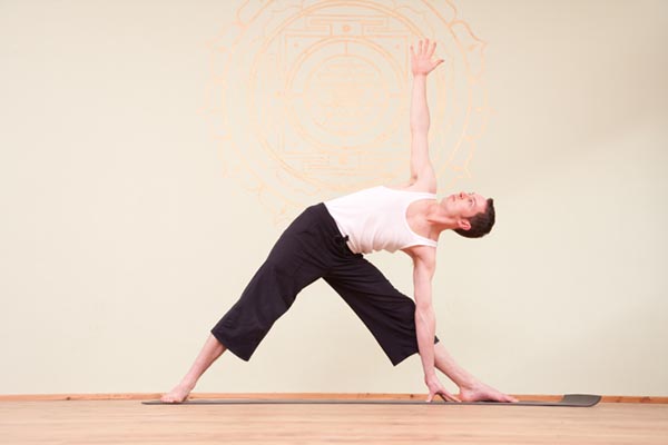 Ezek a jógapózok javítják a kerigést