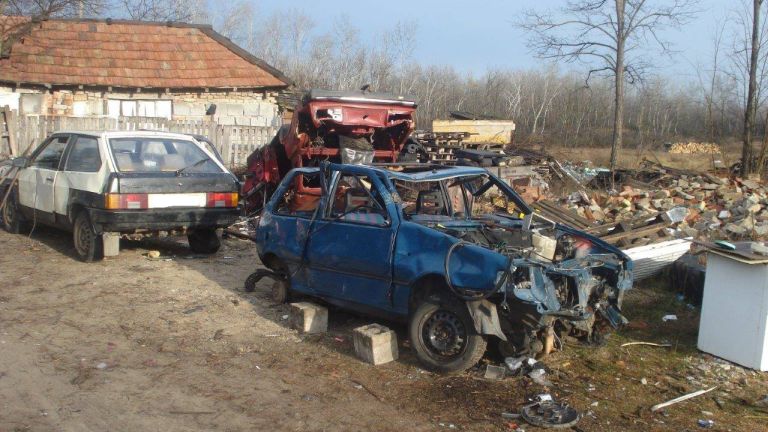 Iszonyat szeméthegy az illegális fémkereskedőnél