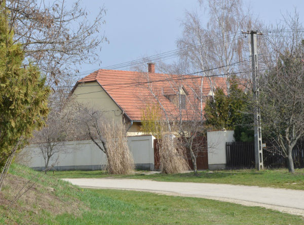 Jóval áron alul kelt el Bajor Imre háza 