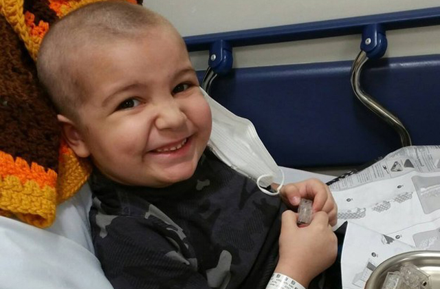 Megkérte kedvenc ápolónője kezét a leukémiás kisfiú