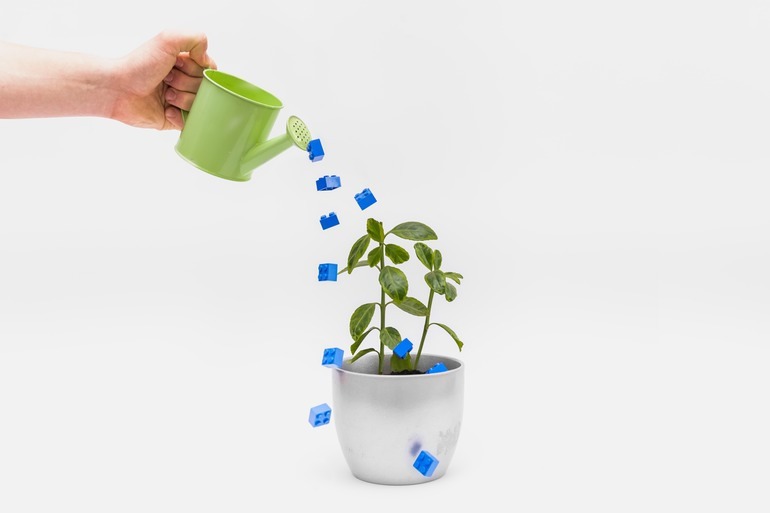 Mindennapi tárgyaink helyén néhány kocka LEGO - izgalmas fotósorozat