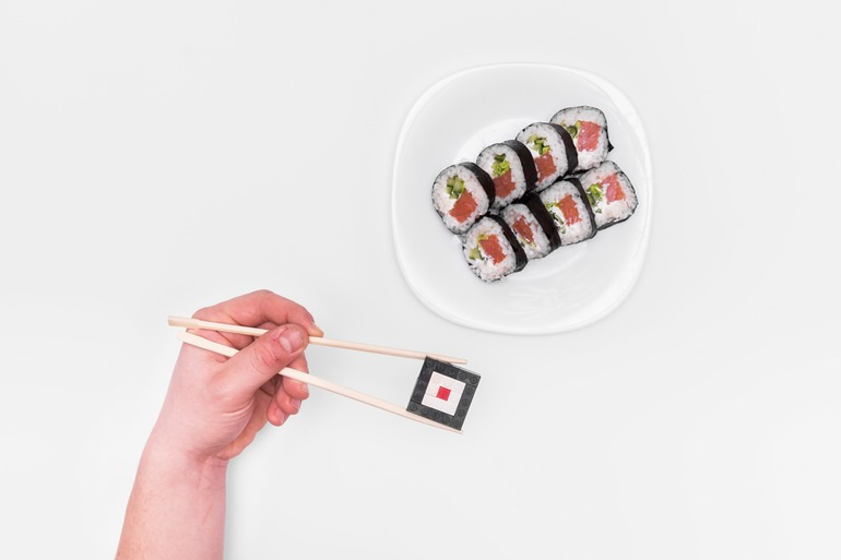 Mindennapi tárgyaink helyén néhány kocka LEGO - izgalmas fotósorozat