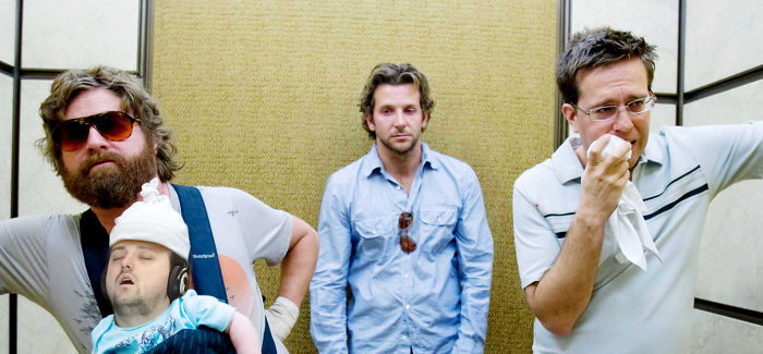 A nap sztárja lett a munka közben elalvú srác - vicces fotók